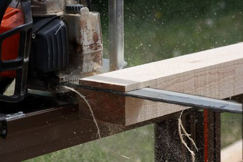 Precision Chainsaw Milling for Smooth Lumber Cuts