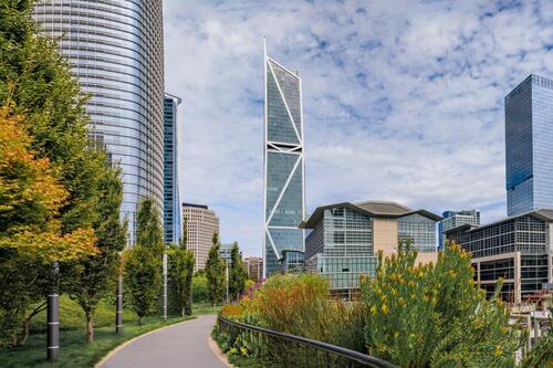 Urban Greenway with Modern San Francisco Skyline